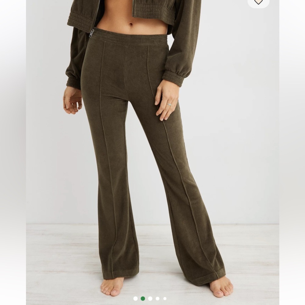 Aerie Groove-On Rib Velour Flare Pant Sz Medium Olive green